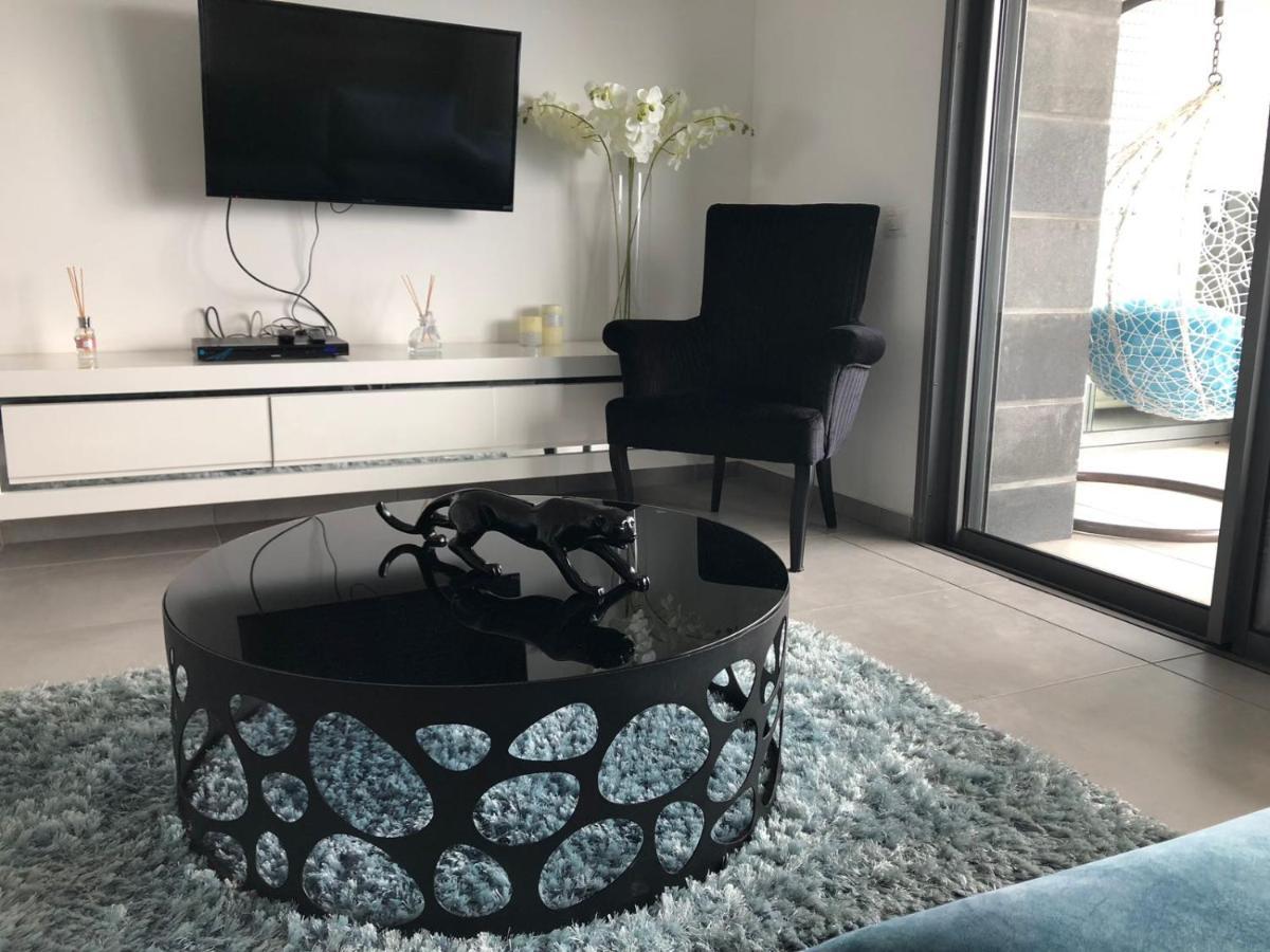 Panorama Apartment " City Garden " Bat Yam Bagian luar foto